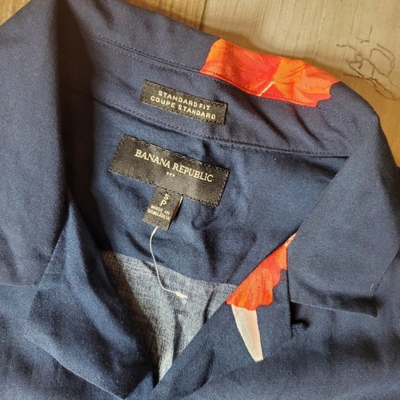 NWT BANANA REPUBLIC Men's Standard Fit Rayon Vacation Shirt Size Small Blue - Picture 4 of 16